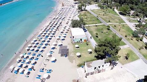 Οι καλύτερες οργανωμένες παραλίες της Αττικής για οικογένειες