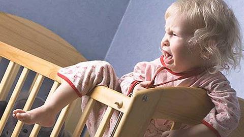 Η 2,5 ετών κόρη μου ξυπνάει με κλάματα κάθε βράδυ. Μήπως φταίει το καινούριο μωρό;