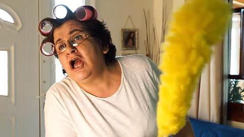 Η αθάνατη Ελληνίδα μάνα μέσα από ένα ξεκαρδιστικό βίντεο για τον ημιμαραθώνιο Κρήτης!