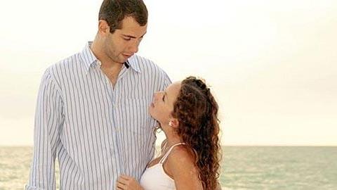 10 πράγματα που καταλαβαίνουν μόνο τα ζευγάρια με μεγάλη διαφορά ύψους