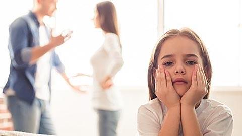 Με τον άντρα μου δεν τα πηγαίνουμε καλά και αυτό έχει επίπτωση στα παιδιά μας. Νιώθω ότι παλεύω με τα κύματα…