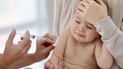 Ο 13 μηνών γιος μου ουρλιάζει σπαρακτικά όταν πάμε στον παιδίατρο. Τι να κάνω;