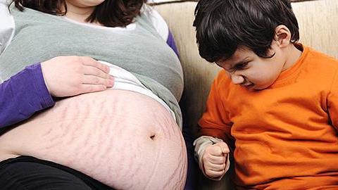 Από τότε που έμεινα έγκυος ο 4 ετών γιος μου έχει τρομερές εκρήξεις θυμού. Τι να κάνω;