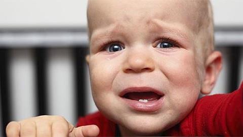 Πώς να μάθω στο 10 μηνών μωρό μου να κοιμάται στην κούνια;