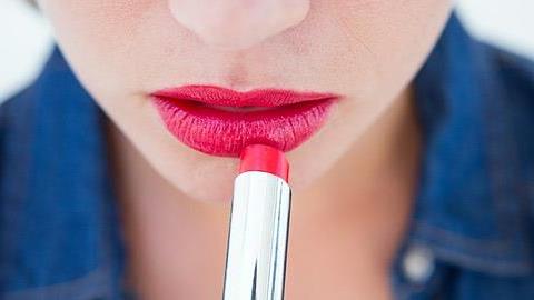 Πώς να διαλέξετε το ιδανικό κραγιόν για την επιδερμίδα σας