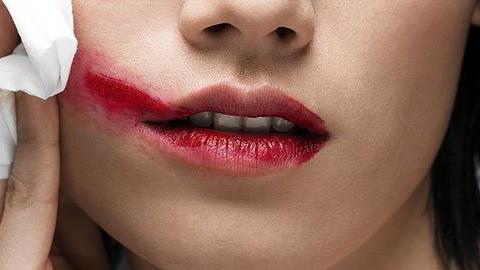 Τα 8 σημαντικότερα λάθη ομορφιάς που καταστρέφουν την εμφάνισή σας