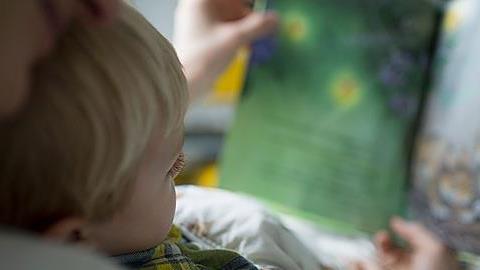 «Γιατί δεν θέλω ο γιος μου να μάθει να διαβάζει από το νηπιαγωγείο»