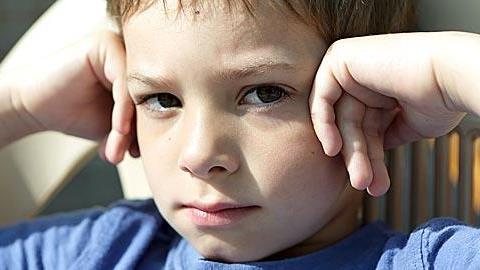 Ο γιος μου απαντά σε όλα «Κι εμένα τι με νοιάζει;». Πώς να το χειριστώ;