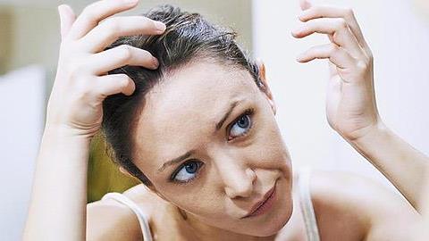 «Όταν είδα τις πρώτες άσπρες τρίχες στα μαλλιά μου...»