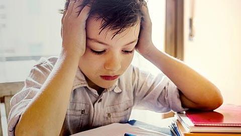 5 λύσεις για τα παιδιά που βαριούνται το διάβασμα