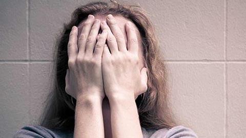 Ποια είναι τα συμπτώματα της αγοραφοβίας και πώς αντιμετωπίζεται