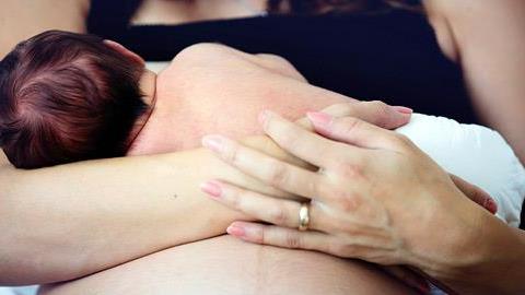 Είναι σωστό το ότι θηλάζω το μωρό μου όποτε μου το ζητήσει;