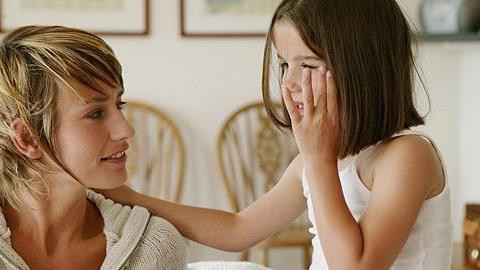 «Πειθαρχία δεν σημαίνει τιμωρία» και 4 ακόμα αρχές των πραγματικά ισορροπημένων γονιών 