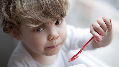 Οι τροφές που θα βοηθήσουν το παιδί να κοιμηθεί πιο εύκολα
