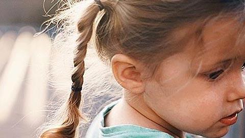 Είναι ανησυχητικό το ότι η 3χρονη κόρη μας, ακόμα δεν μιλάει καθαρά;