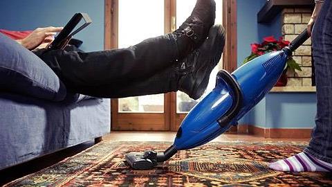 Στην Ελλάδα δεν υπάρχει ισότητα αντρών-γυναικών