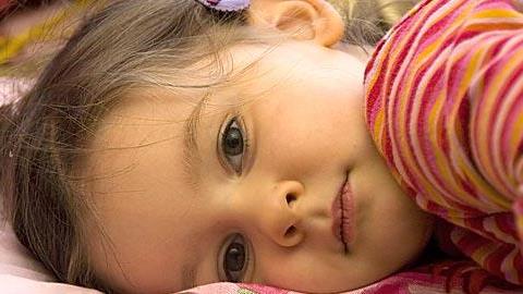 Η 4 ετών κόρη μου «τρίβεται» στο χαλί