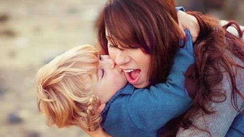 4 δώρα αγάπης που κάνουν καθημερινά οι μαμάδες