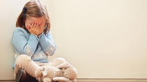 Φωνάζω στα παιδιά κι ύστερα νιώθω τύψεις. Τι να κάνω για να με ακούνε χωρίς φωνές;