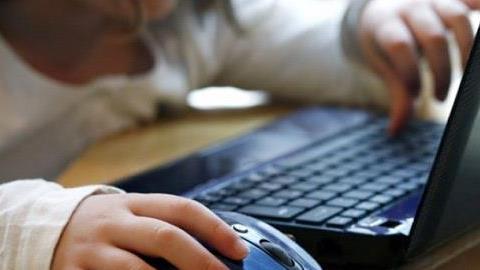 Μ. Σφακιανάκης: «Να μην ανεβάζουμε φωτογραφίες των παιδιών στα κοινωνικά δίκτυα»