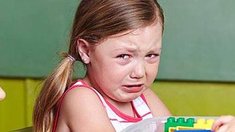 Η κόρη μου δεν θέλει να πηγαίνει στον παιδικό σταθμό ούτε να τρώει εκεί. Τι να κάνω;