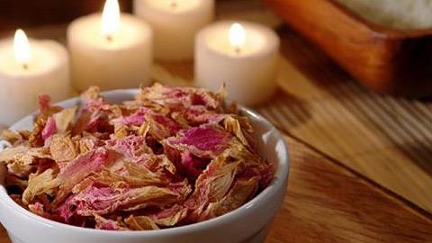 Πώς να κάνετε το σαλόνι σας να μοσχοβολάει