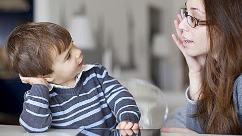 Πώς να βοηθήσω το παιδί να μιλήσει