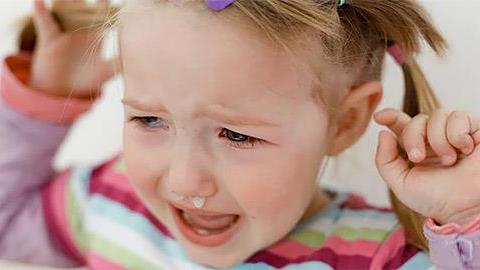 Η 5,5 ετών κόρη μου λέει ότι δεν την αγαπάει κανείς. Είναι χειριστική ή κάνω κάτι λάθος;