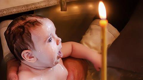 Η Μητρόπολη Πατρών απαγορεύει τα δύο ονόματα στις βαπτίσεις