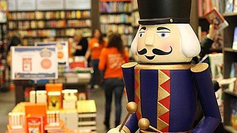 Η καρδιά των Χριστουγέννων χτυπάει και φέτος στα Public και στο public.gr !