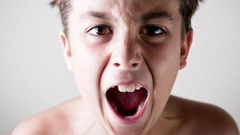 Ο 15χρονος γιος μου λέει ότι θα προτιμούσε να μην με έχει μάνα. Τι να κάνω για να φτιάξει η σχέση μας;