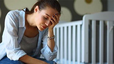 Γέννησα πριν ένα μήνα αλλά δεν έχω καμία βοήθεια από τον άντρα μου. Ποια είναι η λύση;