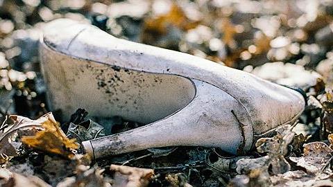 Το σύνδρομο της Σταχτοπούτας: Ο φόβος για ανεξαρτησία που κάθε γυναίκα πρέπει να ξεπεράσει