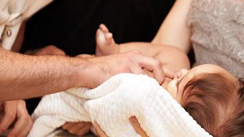 Ο Μητροπολίτης Χίου απαγορεύει τις τελετές γάμου και βάπτισης μαζί