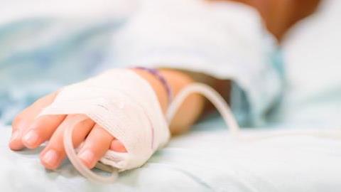 6χρονο κορίτσι που νόσησε από μηνιγγίτιδα και ακρωτηριάστηκε, παραδίδει μαθήματα ζωής