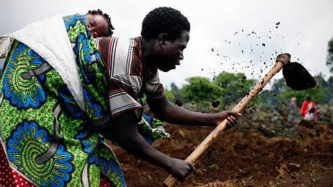 Πώς είναι να είσαι μαμά στα πιο φτωχά μέρη του κόσμου