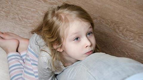 «Μαμά, σε παρακαλώ!»: 4 τρόποι για να σταματήσει το παιδί να σας ικετεύει 