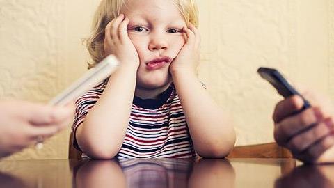 «Διέγραψα το Facebook και… έγινα καλύτερη μαμά»