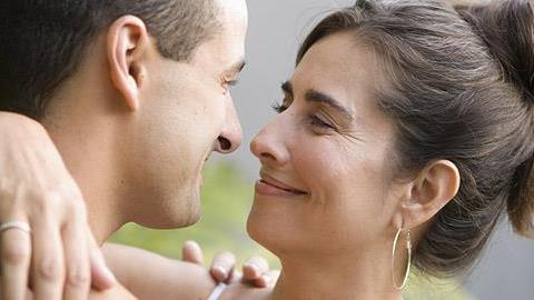 «Πώς η σχέση μου με έναν μικρότερό μου άντρα μου έδωσε ζωή»