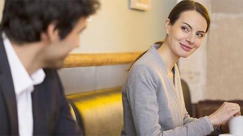 Είμαι παντρεμένος εδώ και 10 χρόνια, όμως έχω αρχίσει να σκέφτομαι μια άλλη γυναίκα κι έχω τύψεις...