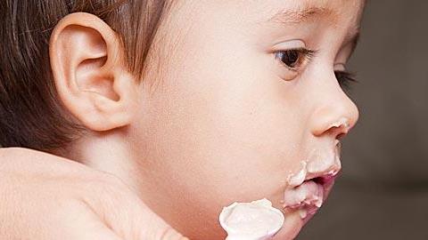 Αφού πέρασε γαστρεντερίτιδα, ο γιος μου αρνείται να φάει μεσημεριανό. Τι άλλο να δοκιμάσω;