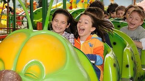 Κερδίστε 5 διπλά βραχιολάκια για το Carnival Party στα Αηδονάκια