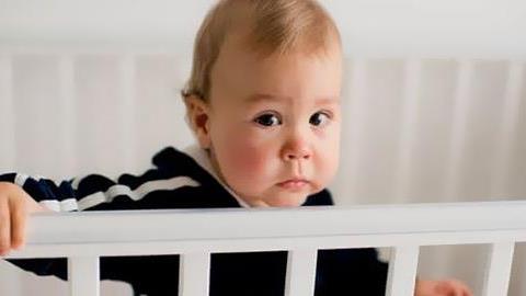 Πώς θα μάθω στο μωρό μου να κοιμάται μόνο του;