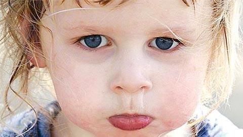 Οι 5 φράσεις που θα σταματήσουν τη γκρίνια ακόμα και των πιο «δύσκολων» παιδιών