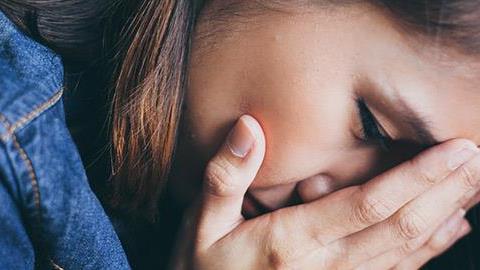 Ο άντρας μου με χτυπάει. Τι να κάνω;