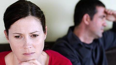 Η γυναίκα μου αρνείται να με πλησιάσει ερωτικά τους τελευταίους μήνες βρίσκοντας συνέχεια δικαιολογίες. Αυτό σημαίνει ότι δεν την ελκύω πια;