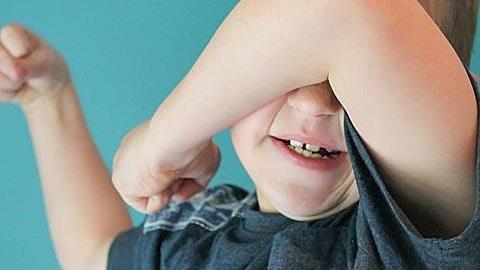 Γιατί ο 3χρονος γιος μου μας χτυπάει και πετάει πράγματα;