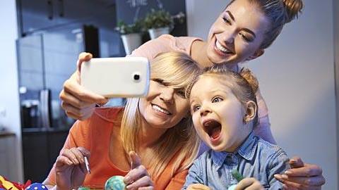 5 τρόποι να σε λατρέψει το βαφτιστήρι σου αυτό το Πάσχα