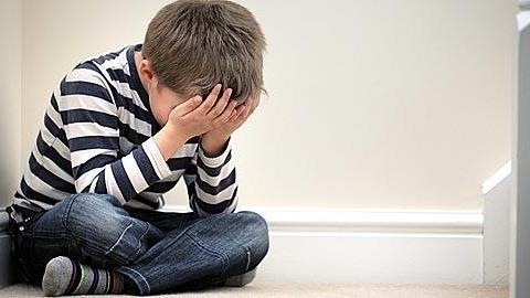 Συναισθηματική παραμέληση: Τι συνέπειες έχει στη ζωή των παιδιών μας