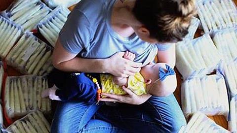 «Το μόνο που χρειάζεσαι είναι η δύναμη να παλέψεις»: Το συγκινητικό δώρο μιας μαμάς σε ένα πρόωρο μωράκι